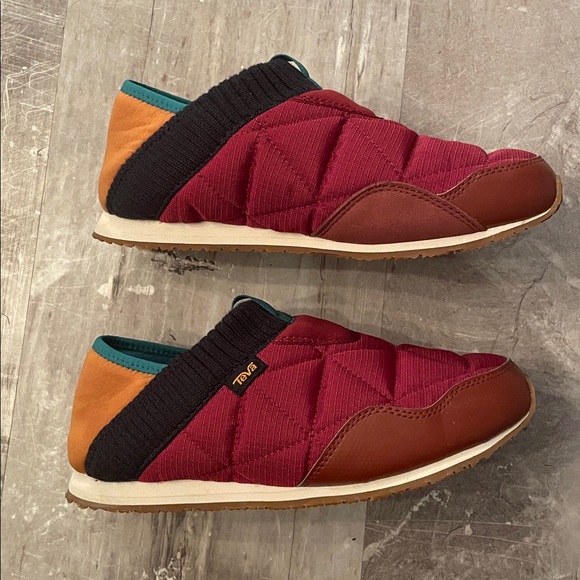 Women’s Teva Shoes - Picture 3 of 8